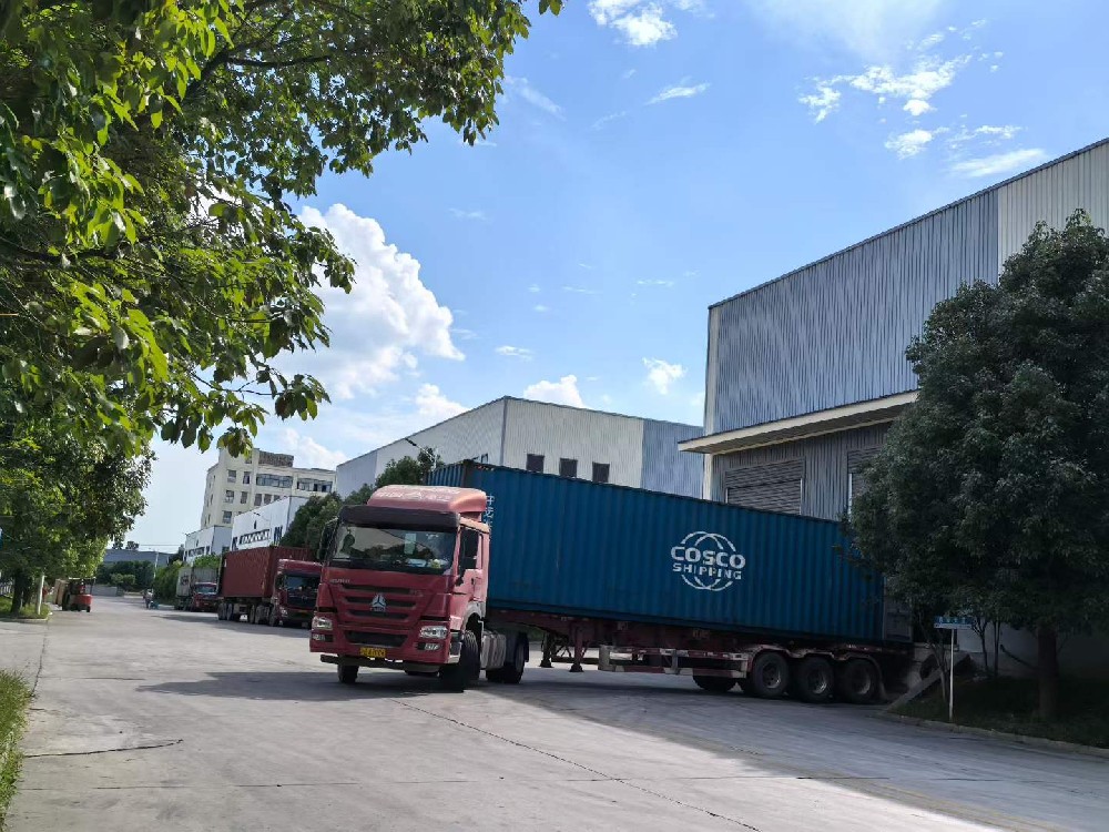 Xinyang Yonghaoxuan Furniture’s Large-Scale Factory Park with Mass Shipment of Foreign Trade Contain